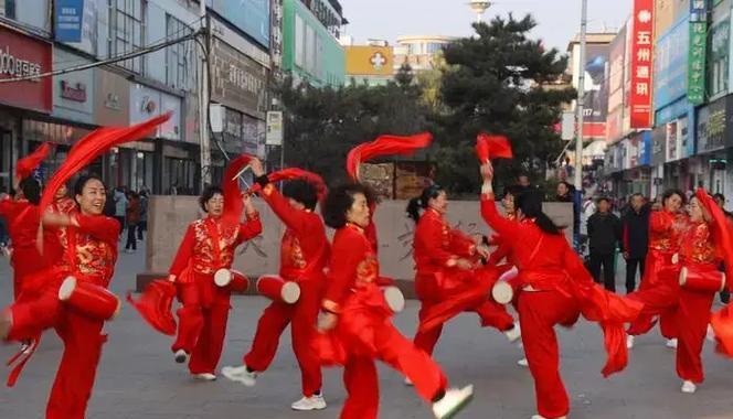 抖音打锣打鼓剪辑版如何制作？步骤和技巧是什么？